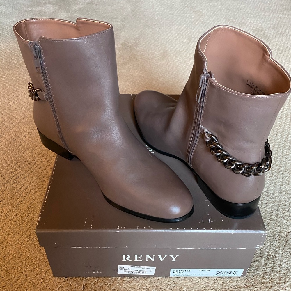 RENVY SHORT BOOTS  (10 & 1/2 M)